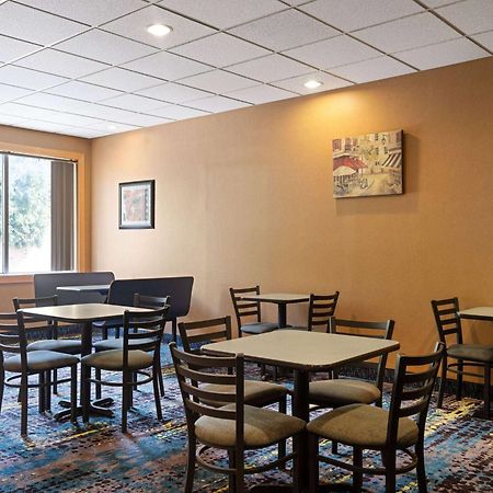 מלון Baymont By Wyndham Indianapolis East מראה חיצוני תמונה